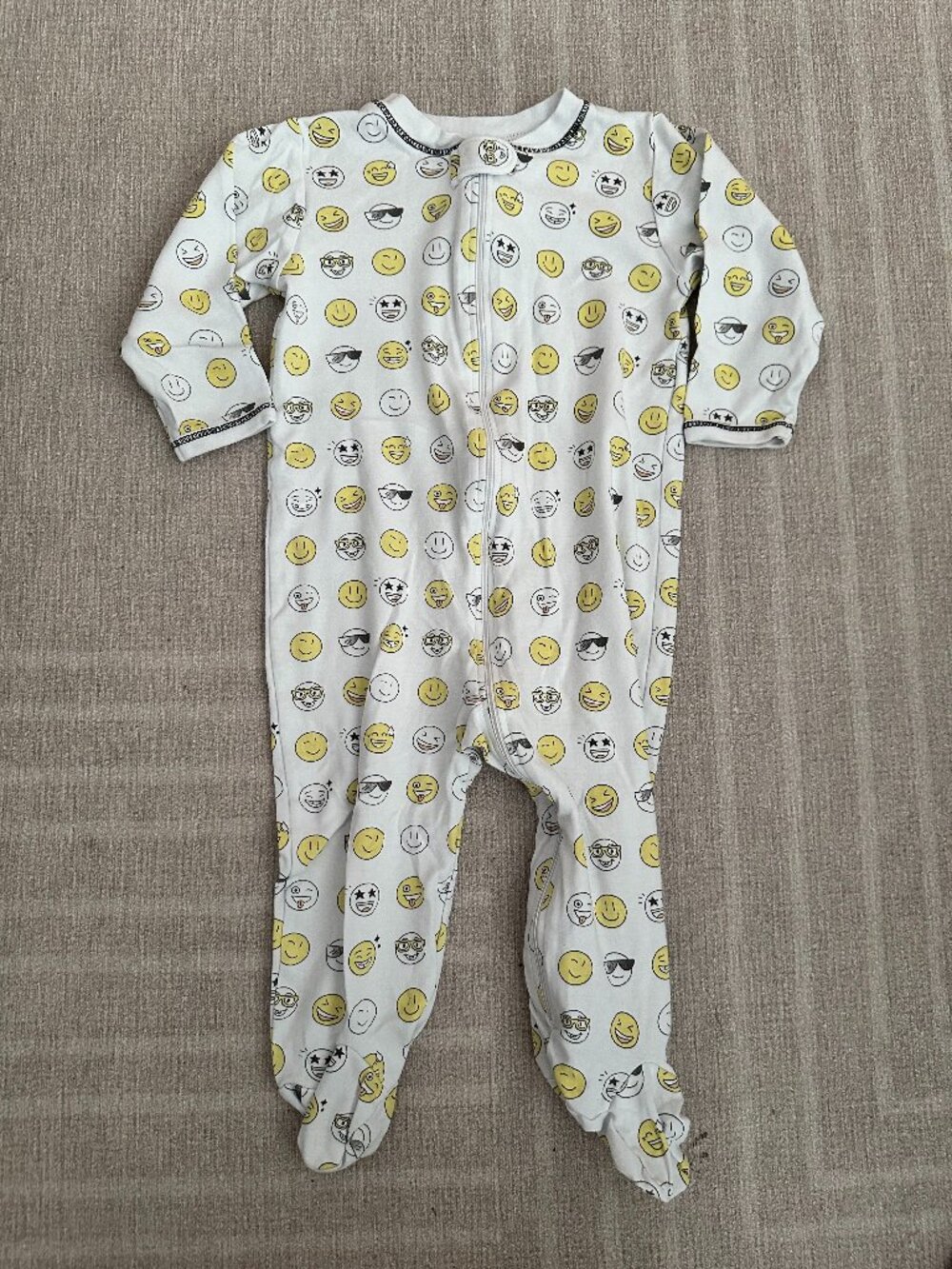 noomie Baby Smiley Emoji Footed Pajamas Sz 9-12M